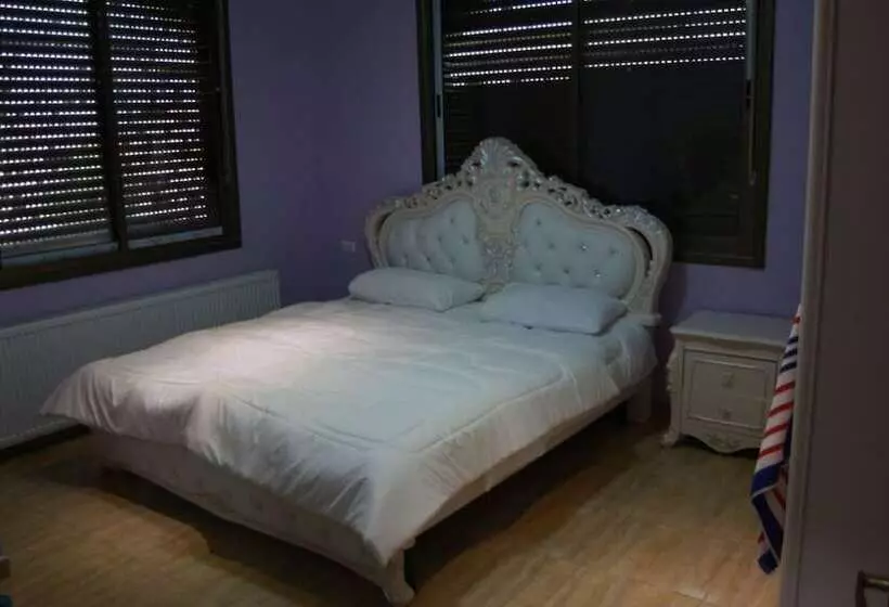 تختخواب و صبحانه Deluxe Villa Guest House