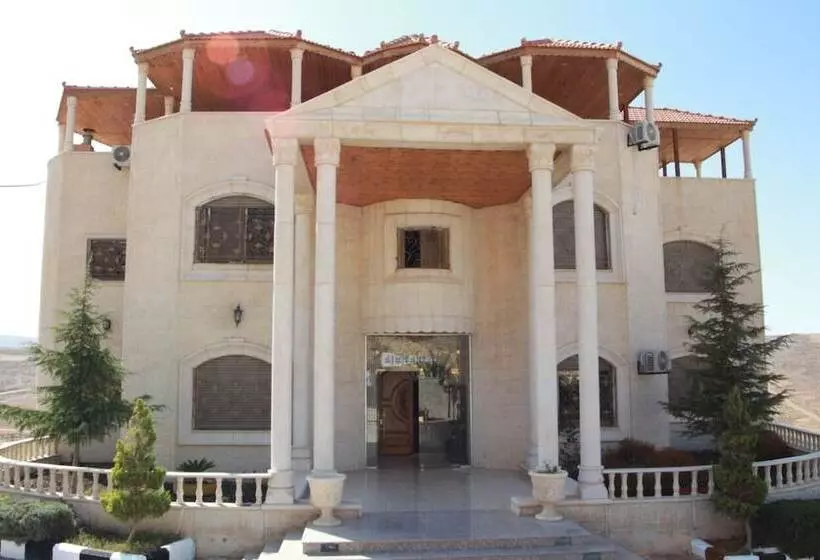 تختخواب و صبحانه Deluxe Villa Guest House