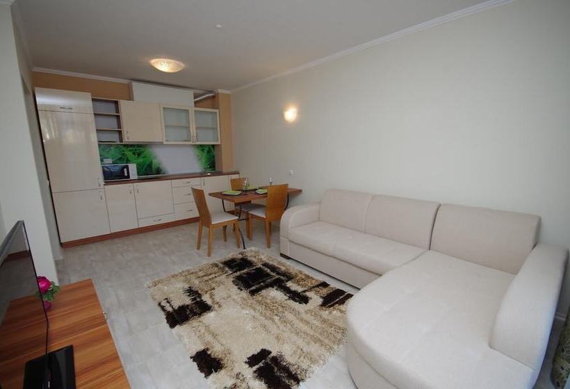 هتل Lily Beach Resort