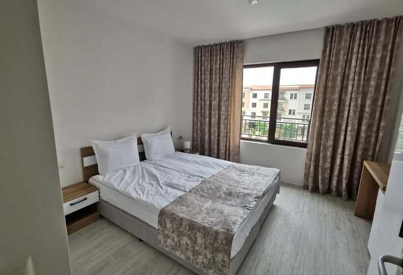 هتل Lily Beach Resort