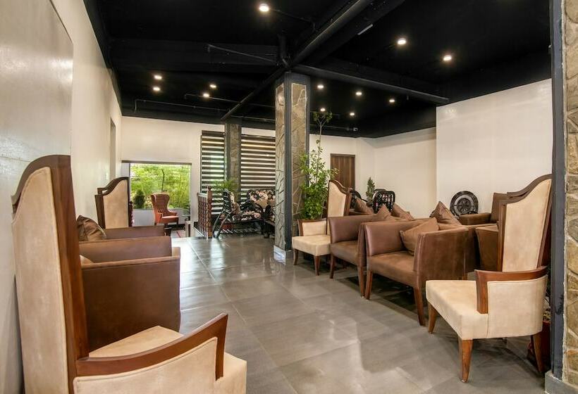 בית מלון כפרי Queens Yard Suites & Spa By Sumi Yashshree