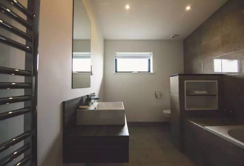پانسیون Jog  Lodge 17  3 Bed Seaview