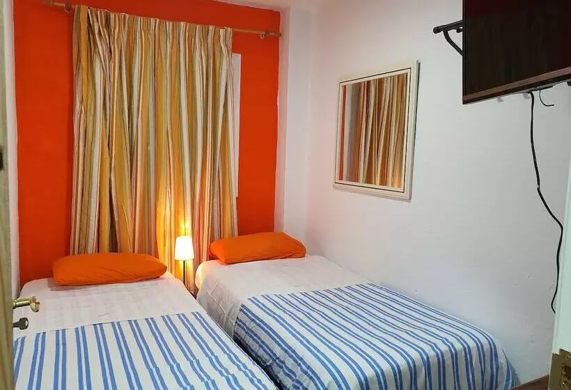 Majatalo Low Cost Room Plaza De Hierro Iv