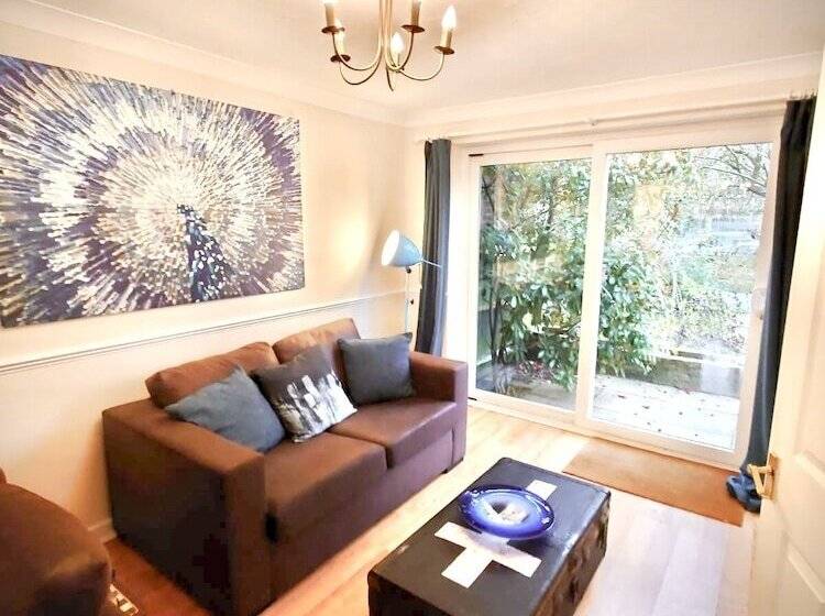 پانسیون St Anne S Serviced Accommodation