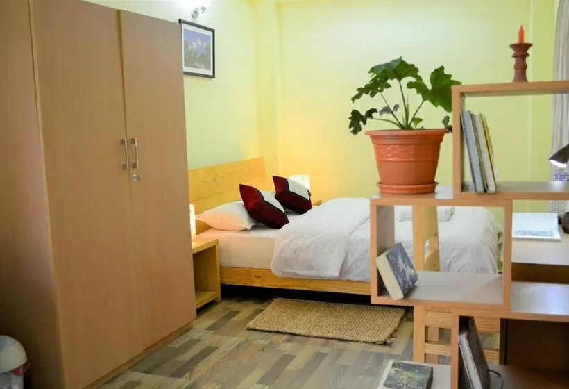 پانسیون Tanani Newa Home