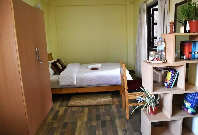 پانسیون Tanani Newa Home