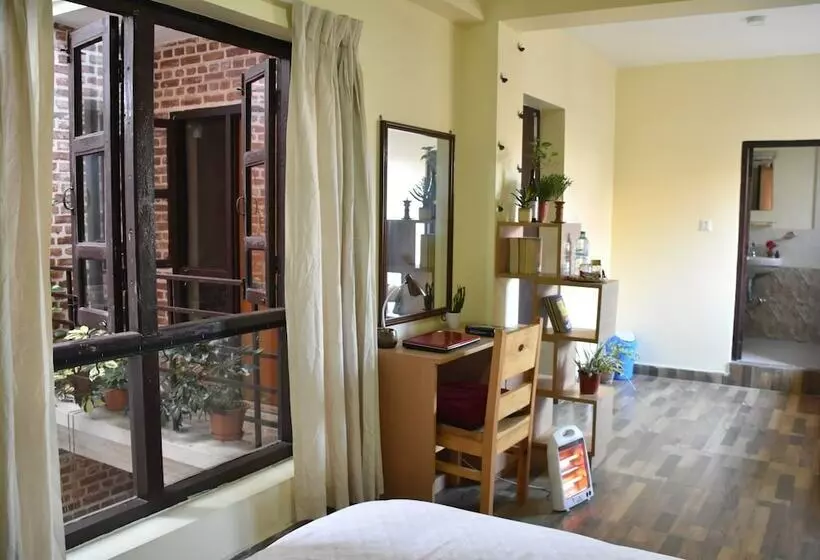 پانسیون Tanani Newa Home