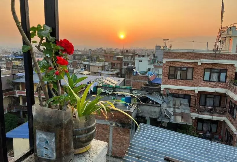 پانسیون Tanani Newa Home