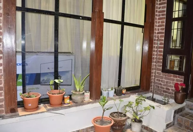 پانسیون Tanani Newa Home