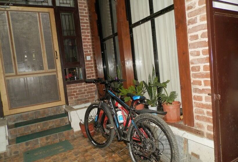 پانسیون Tanani Newa Home Family Combo