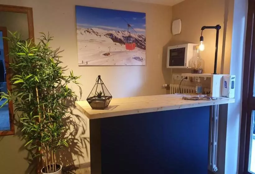 هتل Lodge Les Merisiers
