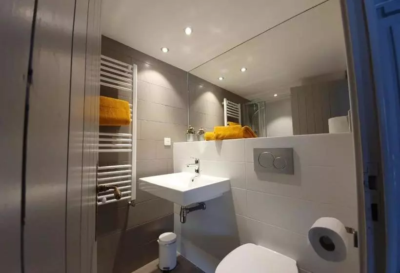 هتل Lodge Les Merisiers