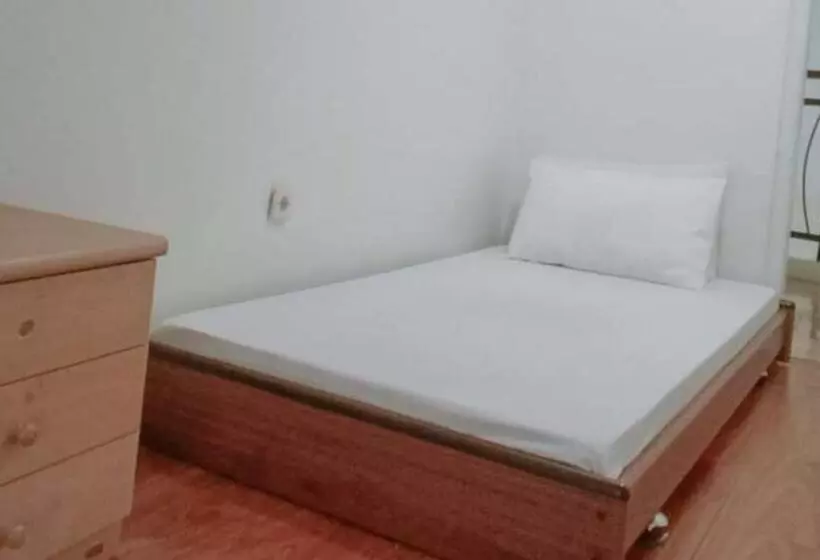 Hotelli Villa Lotus E06 Syariah Redpartner