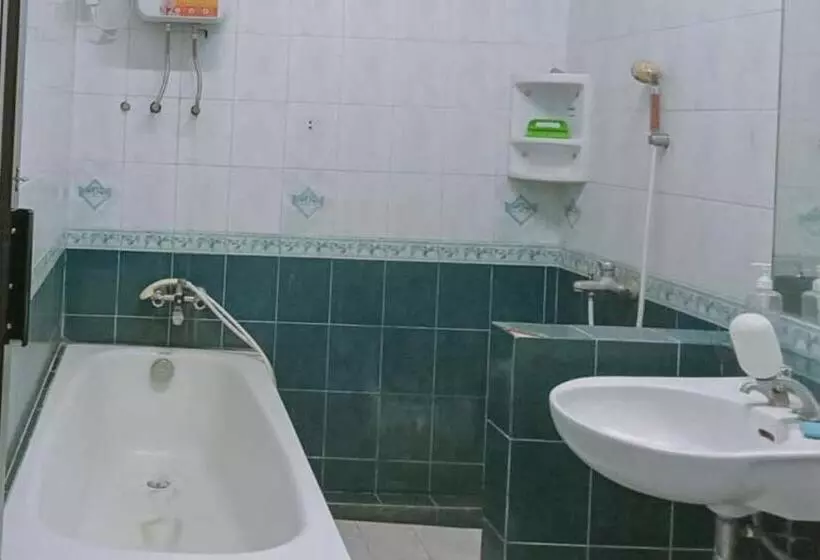 Hotelli Villa Lotus E06 Syariah Redpartner