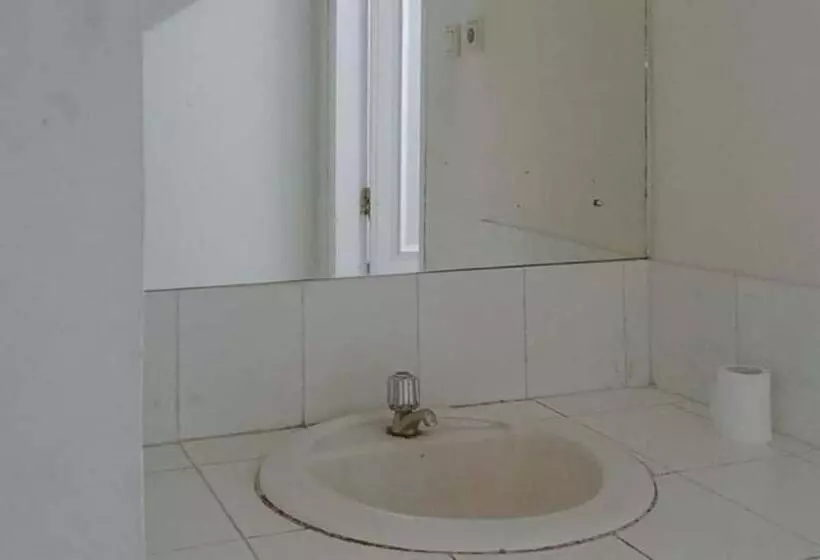 Hotelli Villa Lotus E06 Syariah Redpartner