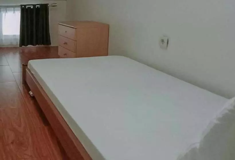 Hotelli Villa Lotus E06 Syariah Redpartner