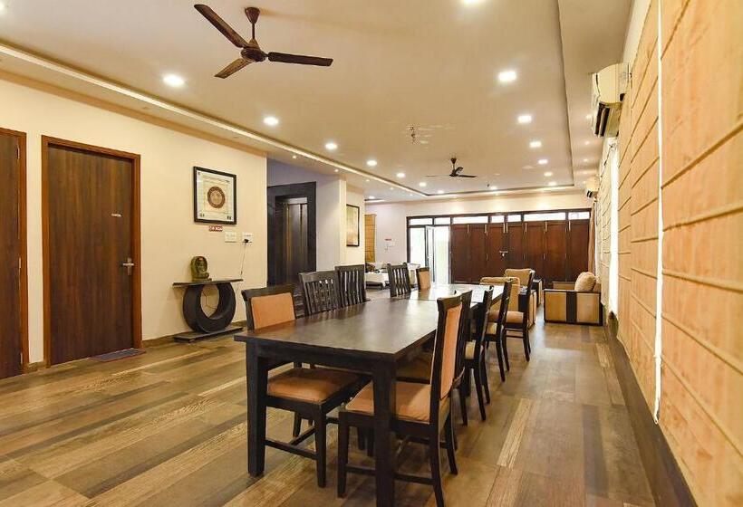 Пансион Fabhotel All In One Saltlake   Opp Bj Market Complex