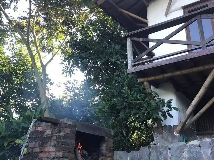 Viga Vieja Cabaña Rustica By Nomad Guru