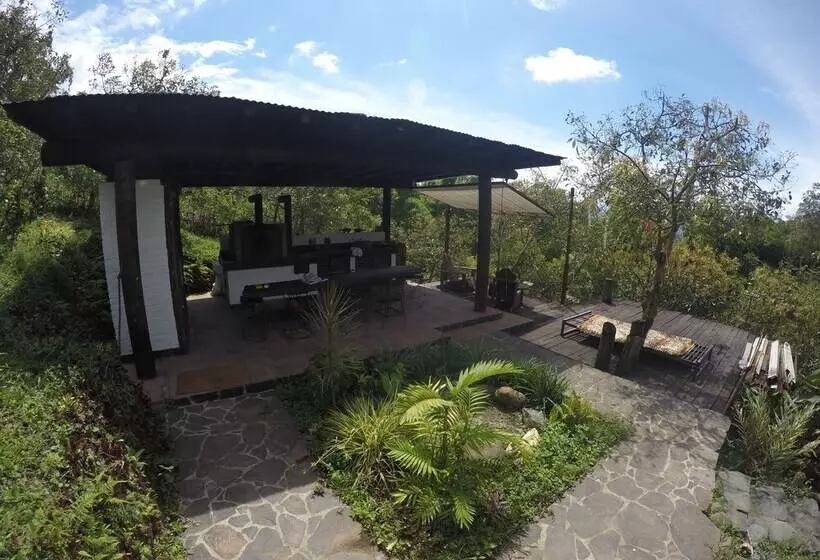 Viga Vieja Cabaña Rustica By Nomad Guru