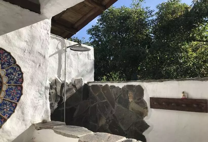 Viga Vieja Cabaña Rustica By Nomad Guru