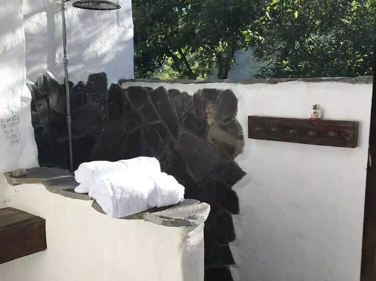 Viga Vieja Cabaña Rustica By Nomad Guru