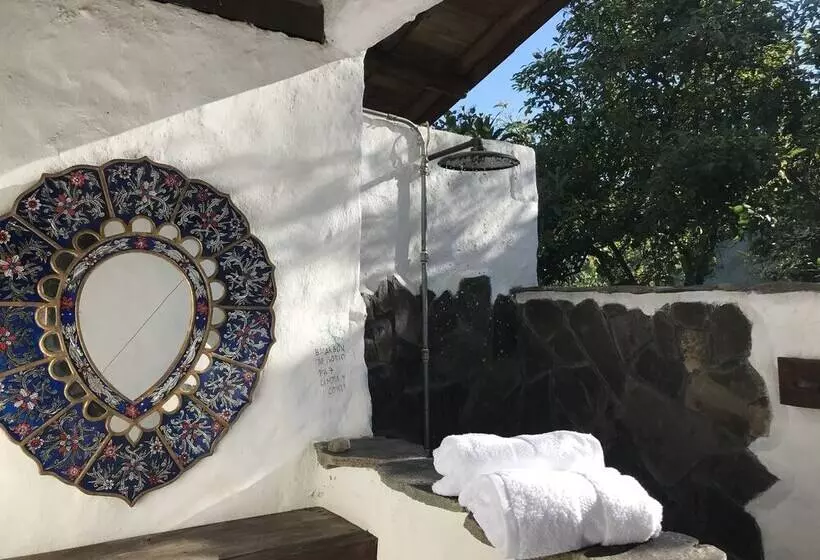 Viga Vieja Cabaña Rustica By Nomad Guru