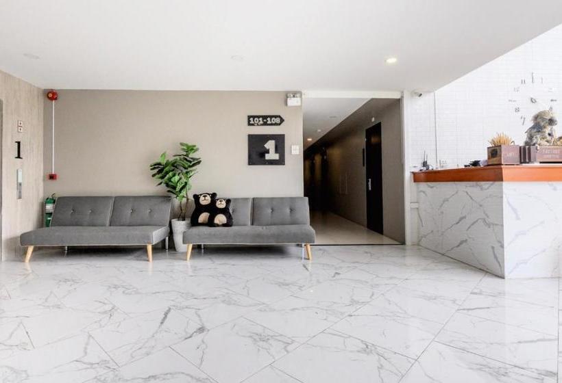 Bear’s Den Hotel Pattaya