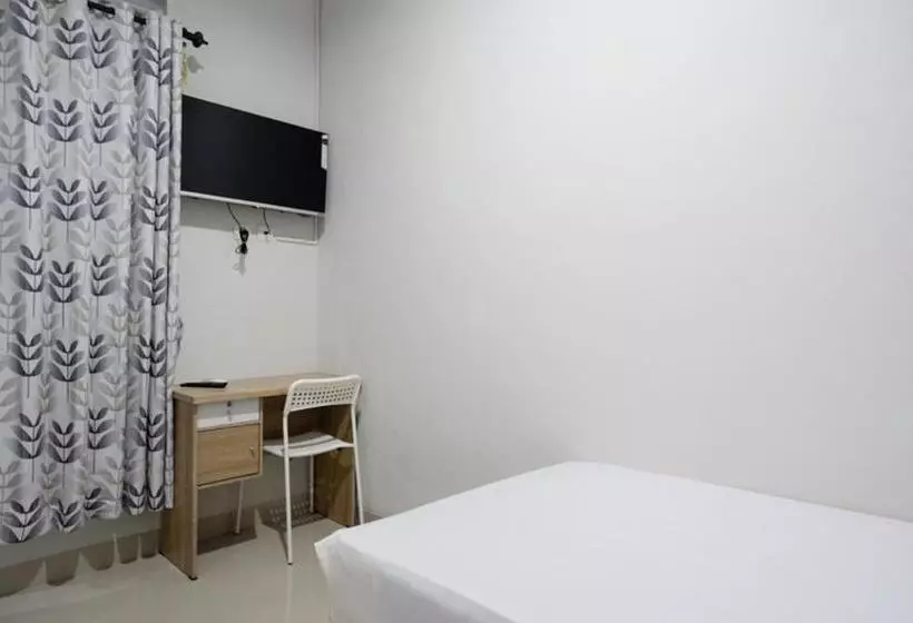 ホテル Koolkost Female Syariah Near Rsu Syubbanul Wathon Magelang