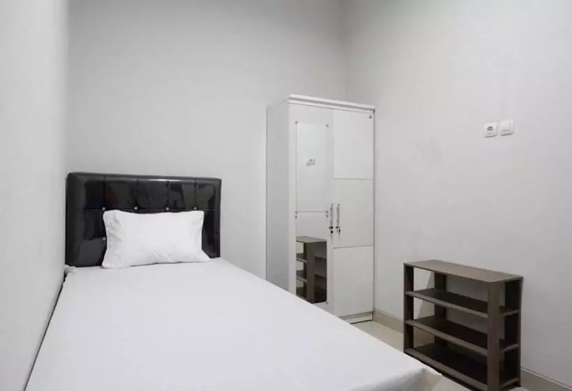 ホテル Koolkost Female Syariah Near Rsu Syubbanul Wathon Magelang