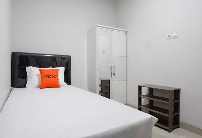 ホテル Koolkost Female Syariah Near Rsu Syubbanul Wathon Magelang