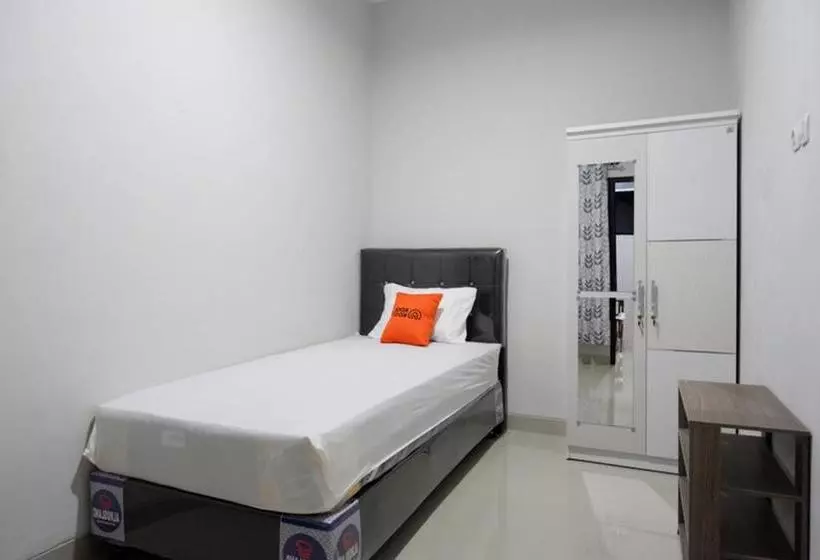 ホテル Koolkost Female Syariah Near Rsu Syubbanul Wathon Magelang