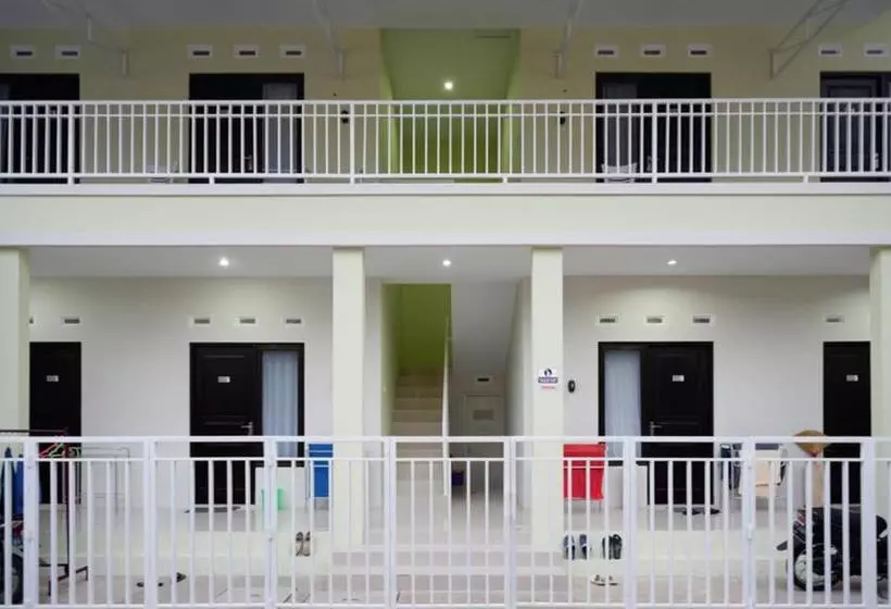 ホテル Koolkost Female Syariah Near Rsu Syubbanul Wathon Magelang