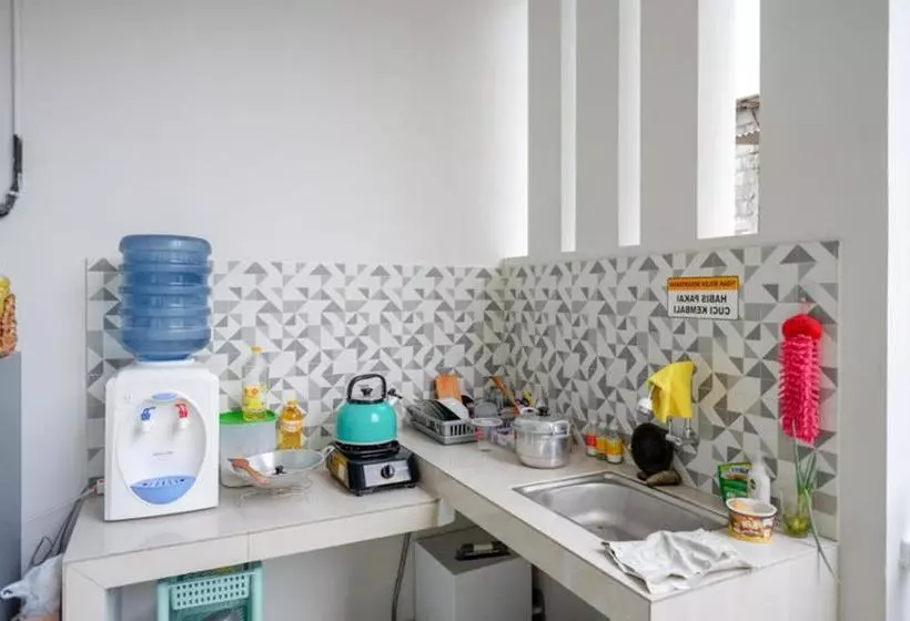 ホテル Koolkost Female Syariah Near Rsu Syubbanul Wathon Magelang