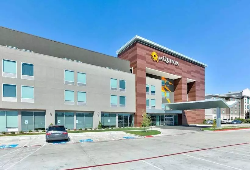 Hotelli La Quinta Inn & Suites By Wyndham Dallas/fairpark