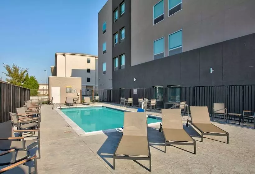 Hotelli La Quinta Inn & Suites By Wyndham Dallas/fairpark