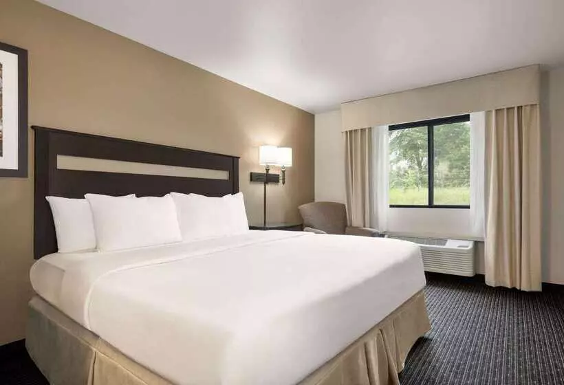 호텔 Baymont By Wyndham Hearne