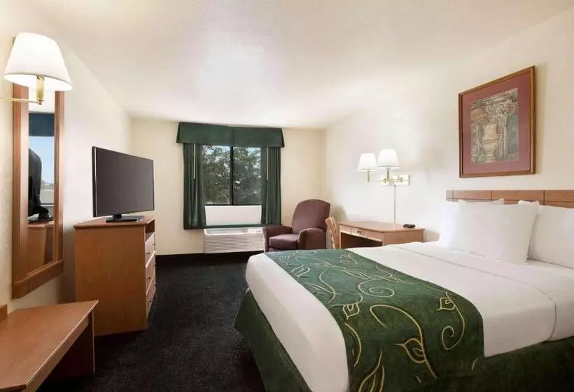 호텔 Baymont By Wyndham Hearne