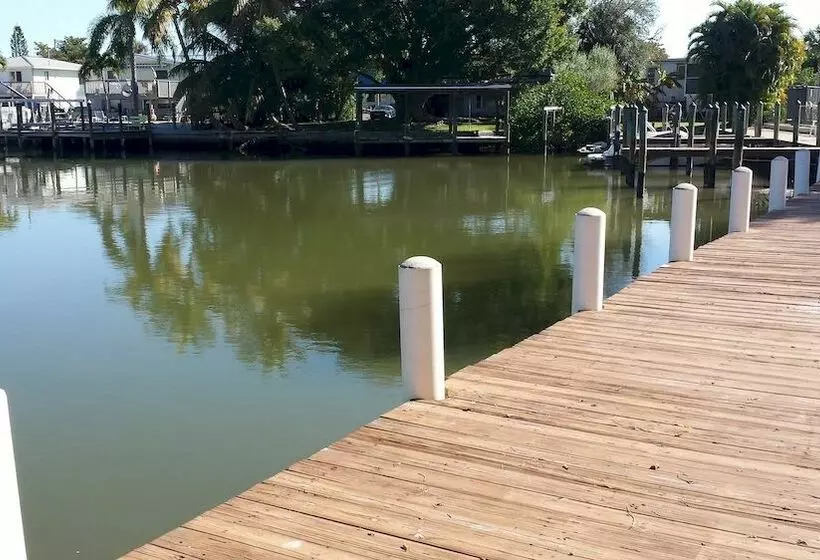 酒店 The Bay Inn At Lani Kai