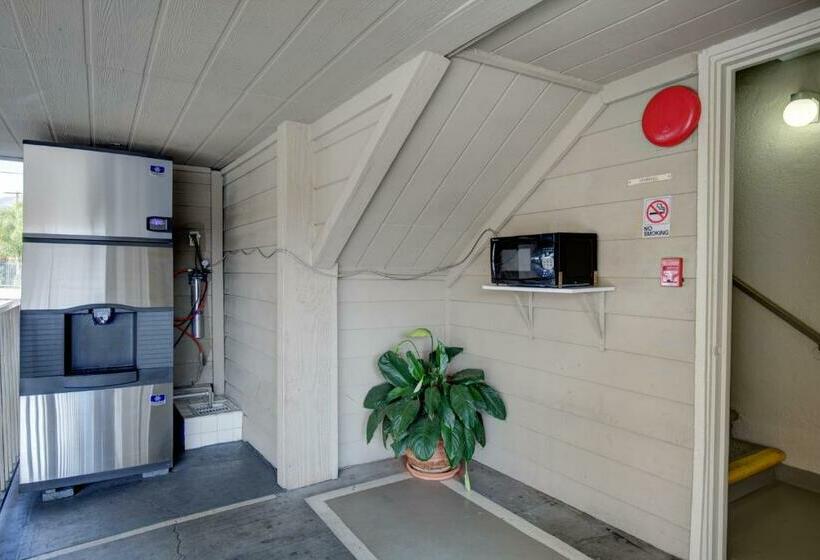 Отель Good Nite Inn Sylmar