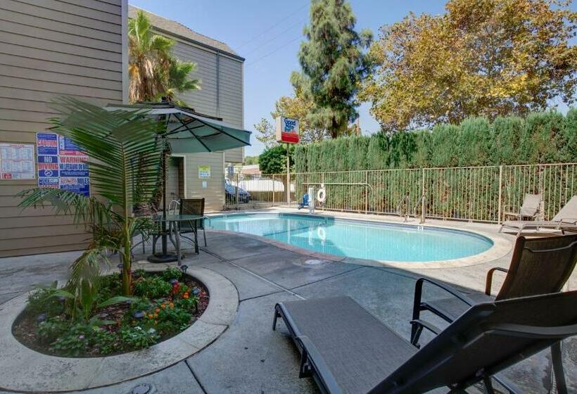 Отель Good Nite Inn Sylmar