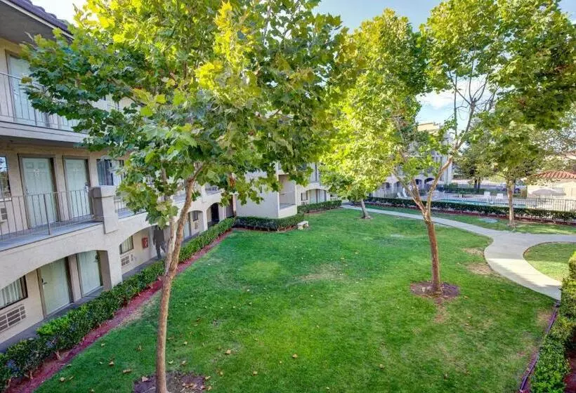 Отель Inn At Rohnert Park