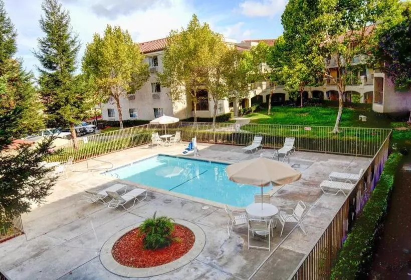 Отель Inn At Rohnert Park