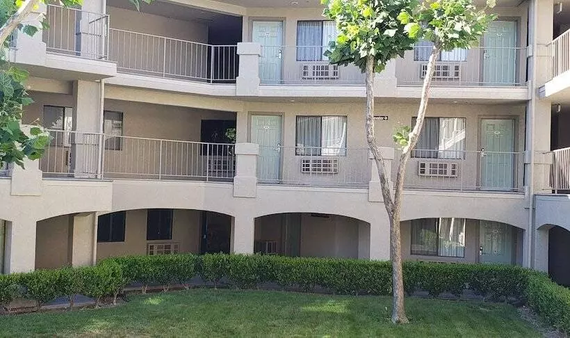 Отель Inn At Rohnert Park