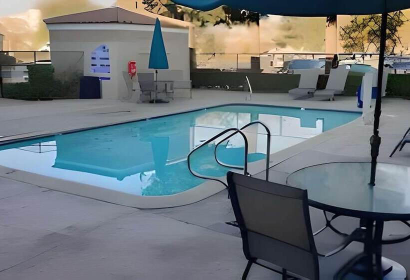 فندق Inn At Rohnert Park