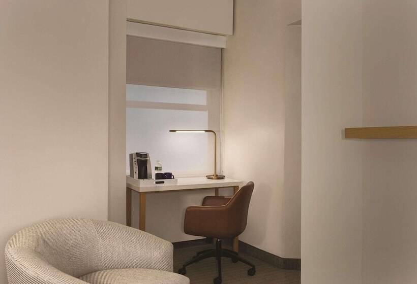 Radisson Hotel New York Wall Street