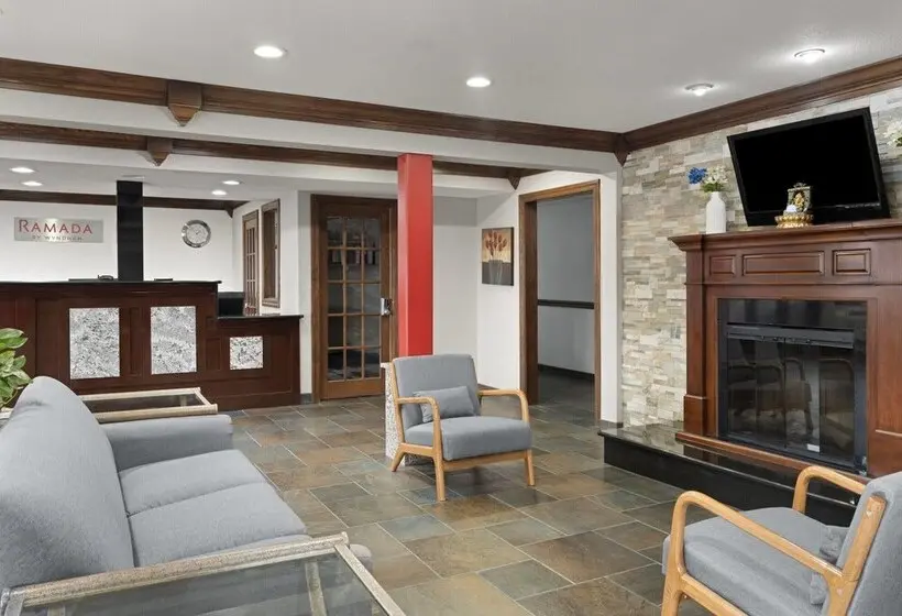 ホテル Ramada By Wyndham Cedar Rapids South