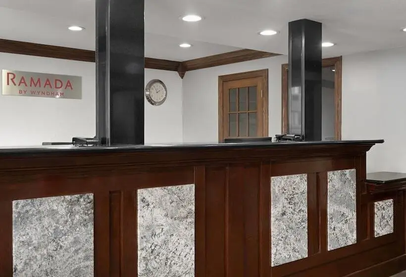 ホテル Ramada By Wyndham Cedar Rapids South