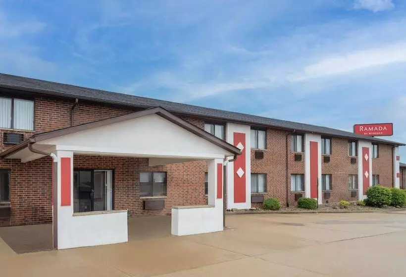 Hotelli Ramada By Wyndham Cedar Rapids South