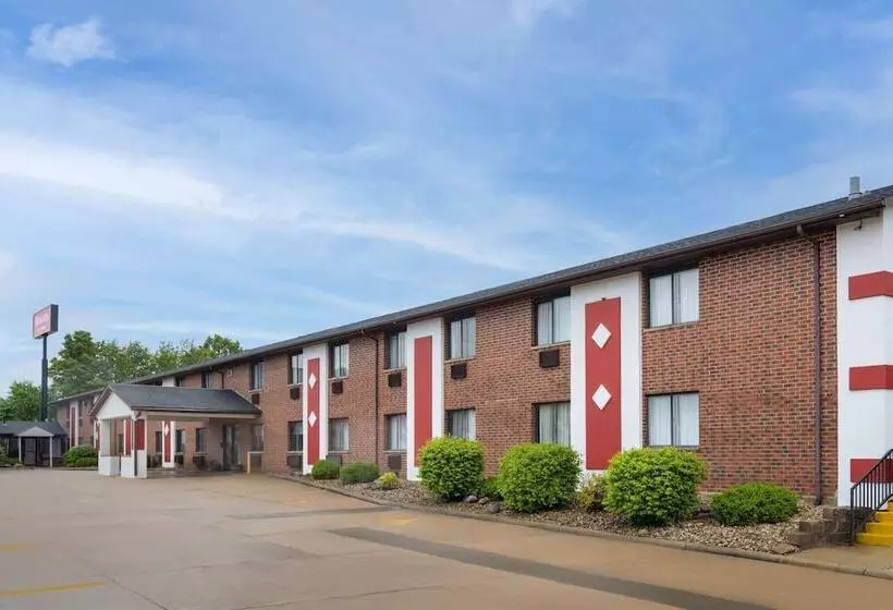 Hotelli Ramada By Wyndham Cedar Rapids South