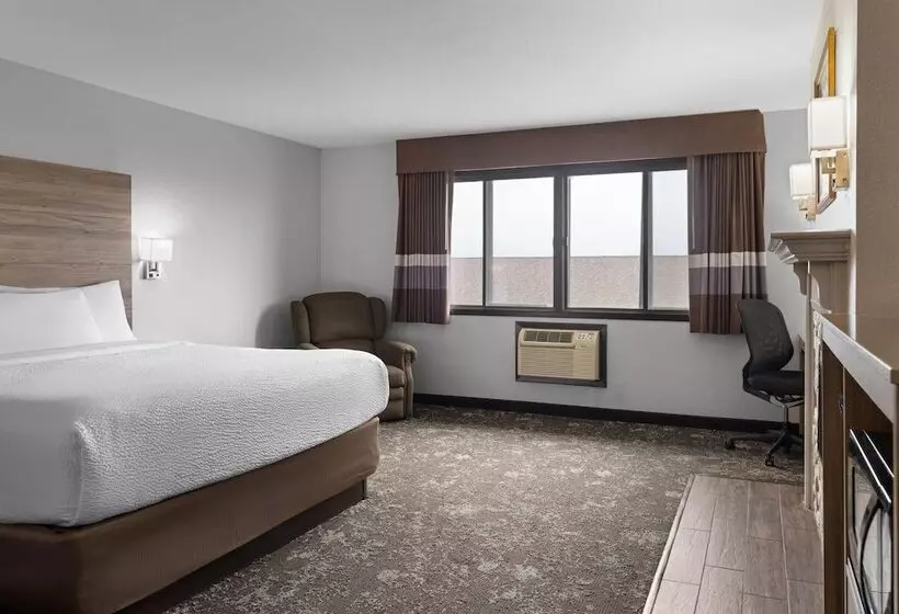 Hotelli Ramada By Wyndham Cedar Rapids South